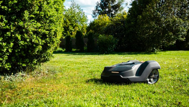 Some Major Benefits of Using a Robotic Lawn Mower
